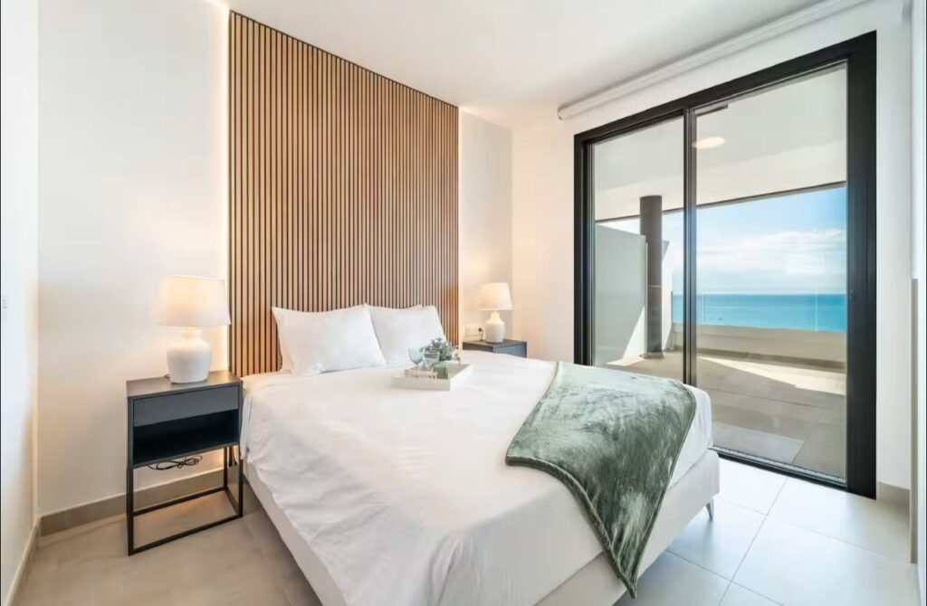 SEAVIEWS RESERVE THE BREEZE