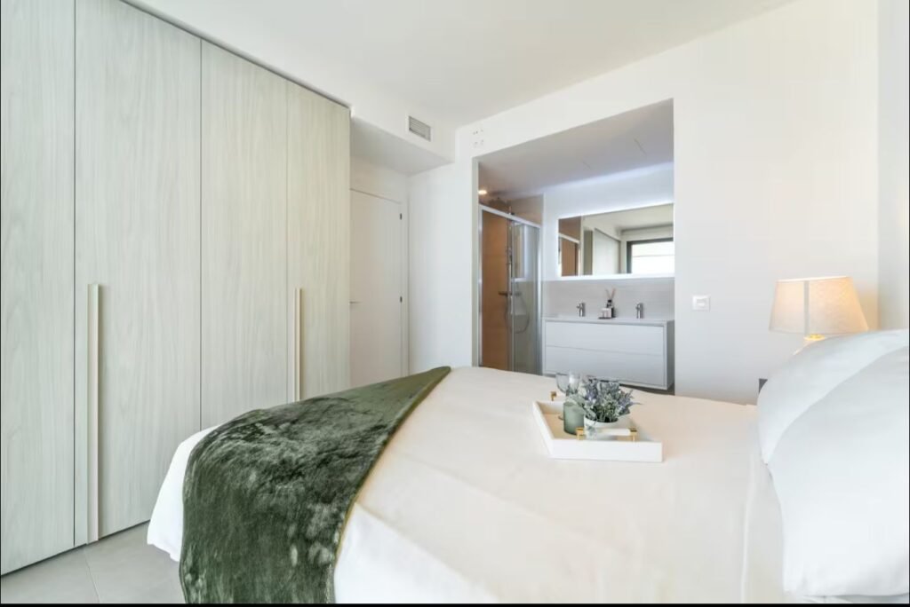 SEAVIEWS RESERVE THE BREEZE