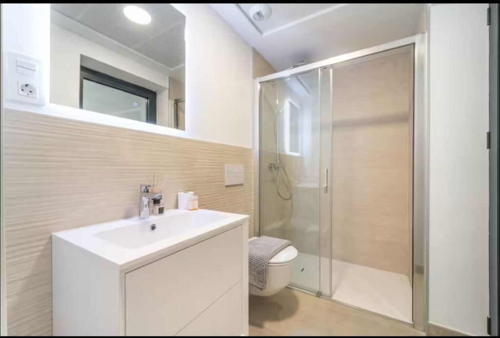 SEAVIEWS RESERVE THE BREEZE